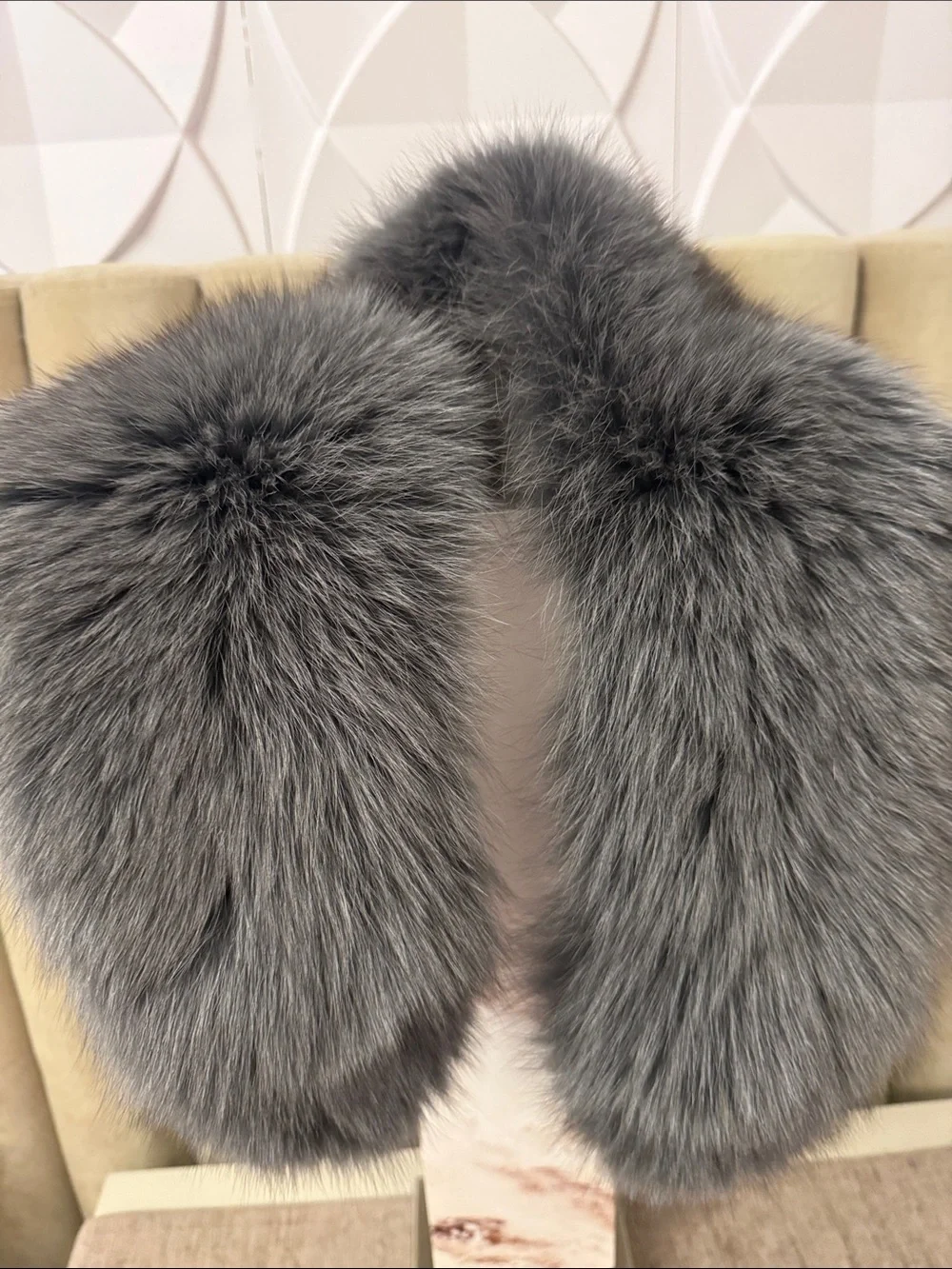 Saga fox fur collar